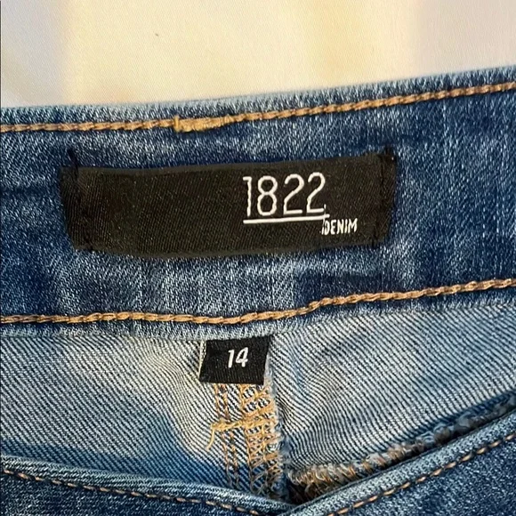 1822 Denim Classic Blue Jeans - Picture 2 of 5